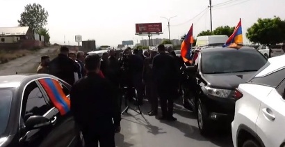Resistance Movement heading towards Vanadzor by motorcade