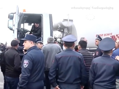 Armenia Investigative Committee comments on cases of blocking streets with trucks