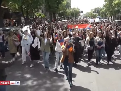 Երեւանում կանանց երթի մասնակիցները փակեցին Բաղրամյան պողոտան