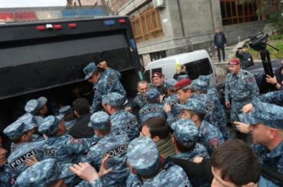 Ձեռքով հարվածել էր հասարակական կարգի պահպանություն իրականացնող ՀՀ ոստիկանության աշխատակցի դեմքին. ՔԿ