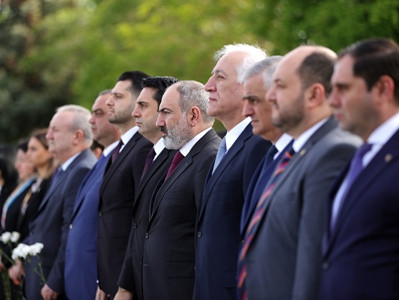 Armenia premier, president, others are at Victory Park