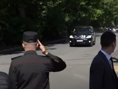 Armenia PM arrives at Victory Park accompanied by enhanced security