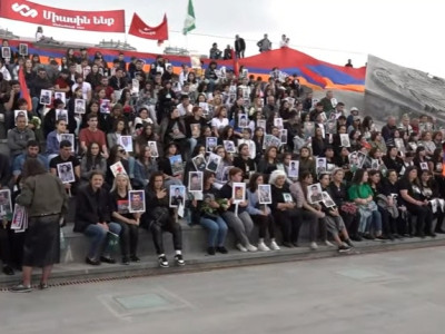 Զոհված զինծառայողների հարազատների երթը դեպի «Եռաբլուր»