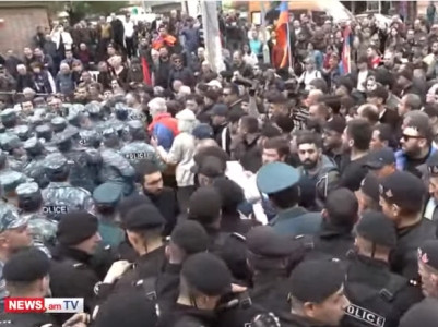 Situation gets tense during Resistance Movement march in Zeytun district of Yerevan