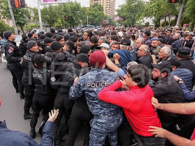 Երևանի տարբեր հատվածներից ոստիկանության բաժիններ է բերման ենթարկվել 61 քաղաքացի
