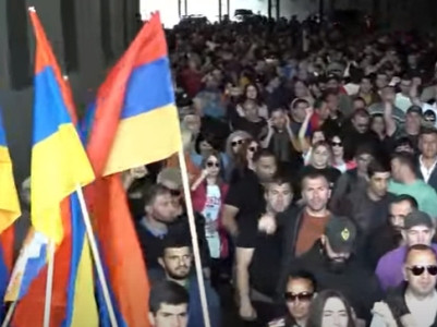 Անհնազանդության ակցիայի ժամանակ ցուցարարներն Արցախի դրոշը տեղադրեցին Մանկավարժական համալսարանում