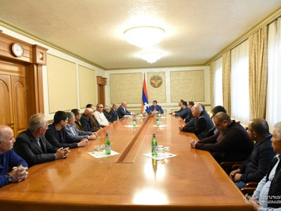 «Ամբողջ ծավալով շարունակելու ենք ծրագրերը».Արցախի նախագահն ընդունել է շինարարական կազմակերպությունների պատասխանատուների