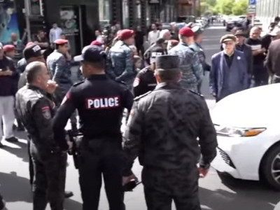 «Երթի ուղղությունը փոխեք». Կարմիրբերետավորները բերման ենթարկեցին ավտոերթի մեքենաների վարորդներին