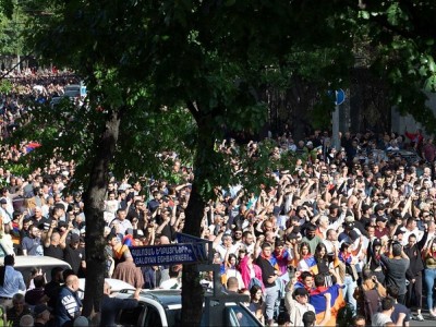 Resistance movement starts marching from France Square in Yerevan