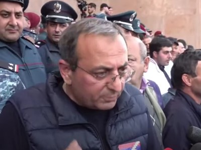 «Սա ուղերձ է, որ միանան մեր շարժմանը». Արծվիկ Մինասյանը՝ քաղաքապետարանի մուտքերը շրջափակելու մասին