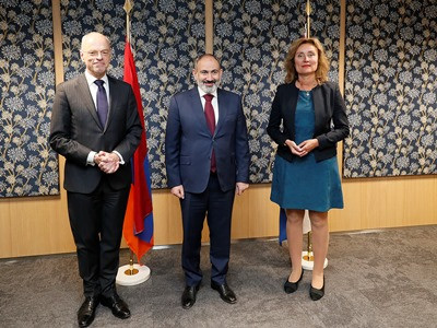 Armenia PM meets with Senate President of Netherlands and House of Representatives President