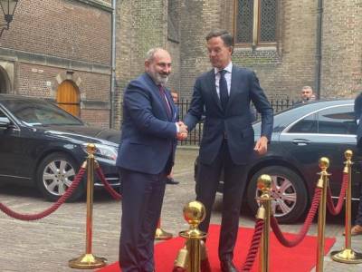 Armenia and Netherlands PMs meet in The Hague