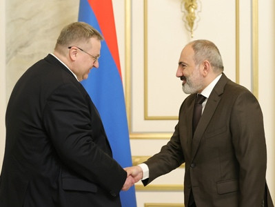 Armenia PM and Russian Deputy PM discuss opening of regional communications