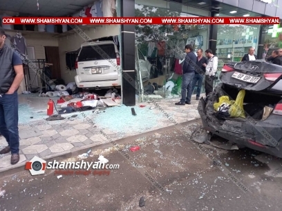 Արմավիրում. Lexus-ը բախվել է 07-ին, այնուհետև Hyundai Elantra-ին և մխրճվել հագուստի խանութի մեջ. կա վիրավոր