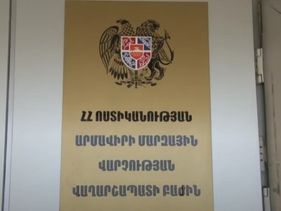 Տեսնելով, որ տանը մարդ չկա, դուռն էլ բաց է, ներս էր մտել, հյուրասենյակի սեղանից գողացել էր տանտիրոջ բջջային հեռախոսը