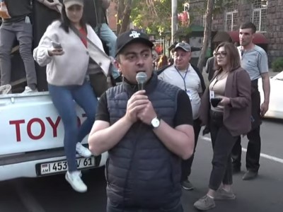«Մեր տղերքին ապօրինի կալանքի տարած դհոլչին պատասխան է տալու»․ «Դիմադրություն» շարժման երթը կանգ առավ ԲԴԽ-ի դիմաց