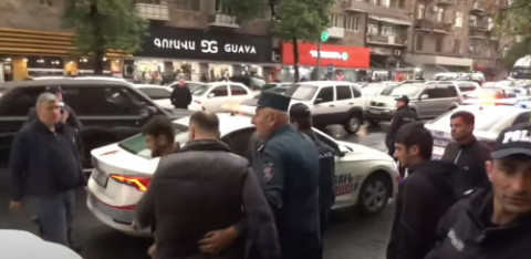 «Եթե տանեք, մենք այստեղից չենք շարժվի». «Դիմադրության» շարժման ավտոերթի ժամանակ իրավիճակը լարվեց