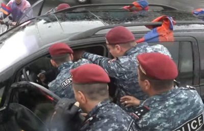 Police start arresting participants of Resistance Movement in Yerevan