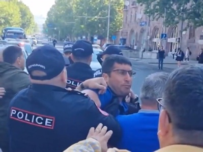 «Կողս ջարդիք, թողեք, գալիս եմ». Լարված իրավիճակ` «Փակ շուկայի. դիմաց. ոստիկաններին միացան կարմիրբերետավորները