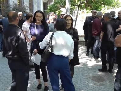 «Սա ցինիզմի հերթական դրսեւորումն է». զոհված զինծռայողների ծնողները փակել են Բաբայան փողոցը