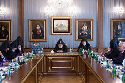 В Эчмиадзине проходит заседание Верховного духовного совета в расширенном составе