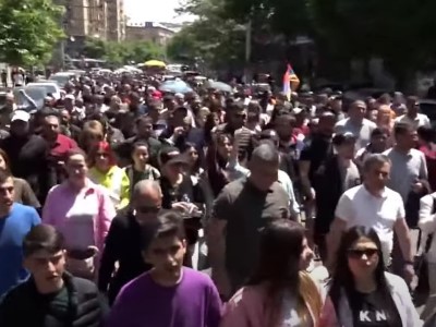 Representatives of Resistance Movement start march in Yerevan