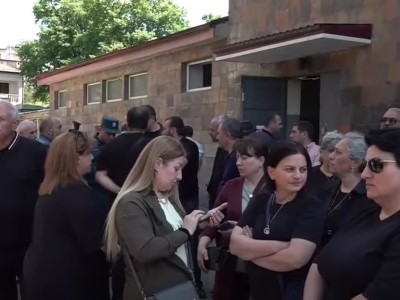 «Արդյոք քննիչն իր մեջ այդքան ուժ գտնելու է, որ Փաշինյանին հրավիրի և հարցաքննի». Զոհվածների ծնողները ՔԿ-ի մոտ են