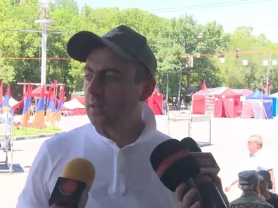 Բերման ենթարկվածների թիվն ու բռնությունները նախորդ օրվա ծավալներով չեն, փոփոխություն տեսնում եմ. Սաղաթելյան
