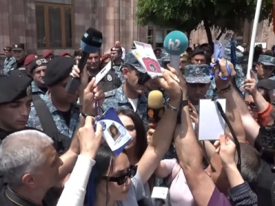 Journalists not allowed into Marriott Armenia Hotel building in Yerevan