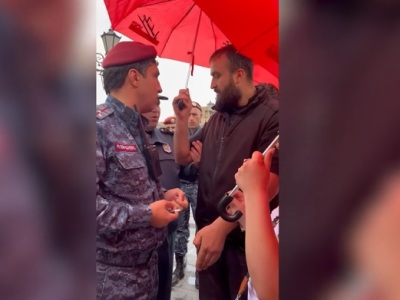 Police apprehend members of the Resistance Movement in Yerevan