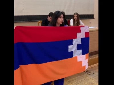 Ակցիա ԵՊՀ-ում. «Ֆրանսիայի հրապարակից եկել եմ ասելու, որ առանց թուրքի Հայաստան և Արցախ լինելու է»