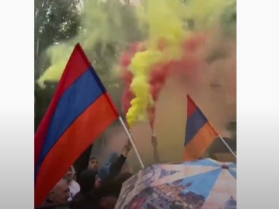 Armenian Prime Minister visits Matenadaran as people chanted "Nikol is the killer"