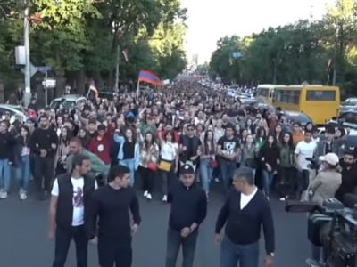 «Դիմադրություն» շարժման  երթը Երեւանում (ուղիղ)