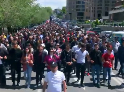 Resistance Movement supporters unblock entrances to Armenian president's residence