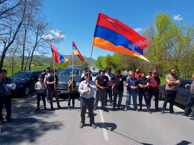 Citizens demanding Pashinyan's resignation block the road to Georgia
