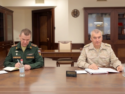 Armenian Defense Minister receives commander of Russian peacekeepers in Artsakh