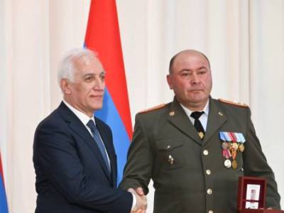 Նախագահը Հանրապետության տոնի առթիվ պարգևատրեց 19 զինծառայողների և կամավորականների