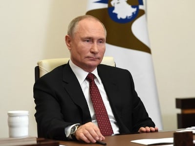 Putin discuss situation in Ukraine by phone with Macron and Scholz