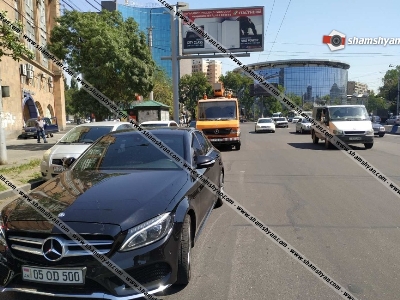 Արտակարգ դեպք՝ Արշակունյաց պողոտայում. տրոլեյբուսի էլեկտրալարերը պոկվել ու վնասել են մի քանի ավտոմեքենաներ