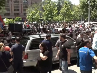 Resistance movement finishes its action in front of 3rd building of government