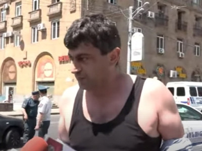 Police beat Yerkir.am editor-in-chief Vahe Sargsyan