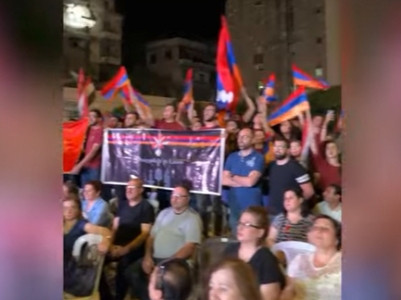 В Алеппо состоялся митинг армянской общины: его участники потребовали отставки премьер-министра Армении