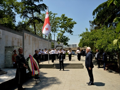 Armenia President visits Heroes' Square in Tbilisi