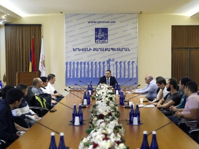 Երևանի փոխքաղաքապետը հյուրընկալել է Մեգապոլիսների 6-րդ միջազգային օլիմպիադայի երևանյան թիմի անդամներին