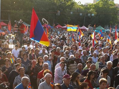 Resistance Movement rally begins on France Square in Yerevan