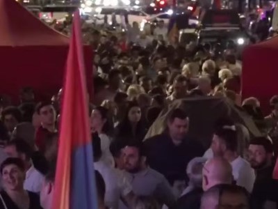 Resistance movement participants return to France Square