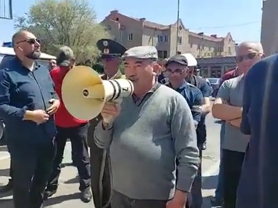 Resistance Movement organizes protest outside Shirak regional administration building