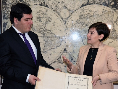 Byblos Bank donates to National Library the 1872 publication book (PHOTOS)