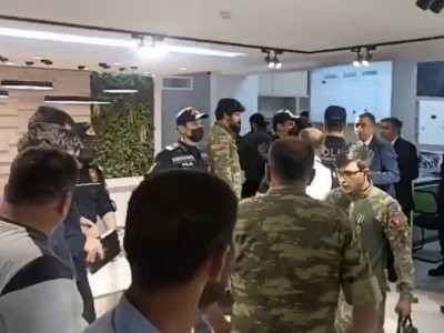 In Baku, participants of second Karabakh war break down doors of Ministry