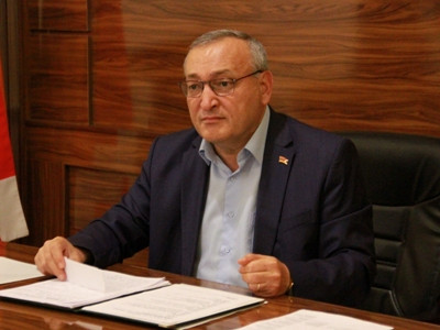 Արթուր Թովմասյանն աշխատանքային խորհրդակցություն է հրավիրել. Ներկայացրել է Լիբանան եւ Կիպրոս այցի արդյունքները